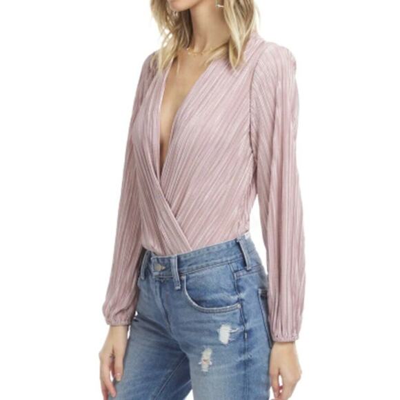 New Revolve ASTR the Label Deep Pleat Mauve Faux Wrap Bodysuit XS - Picture 2 of 8